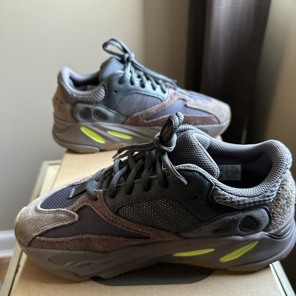 Yeezy boost 700 muave adidas - Picture 2 of 10